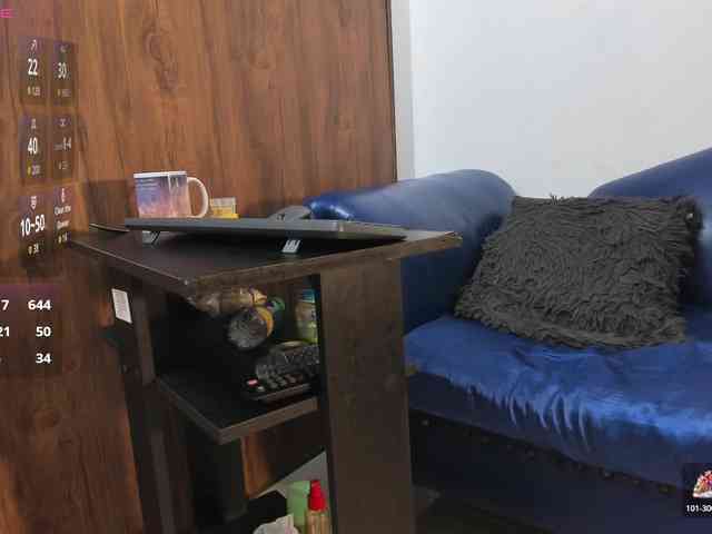 Skinny-Mature webcam