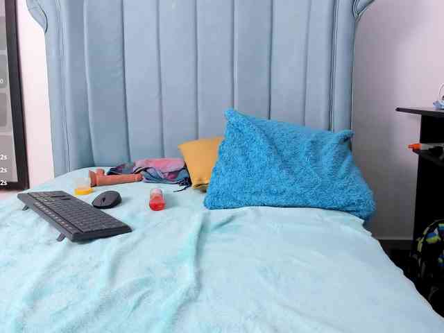 Skinny-Mature webcam