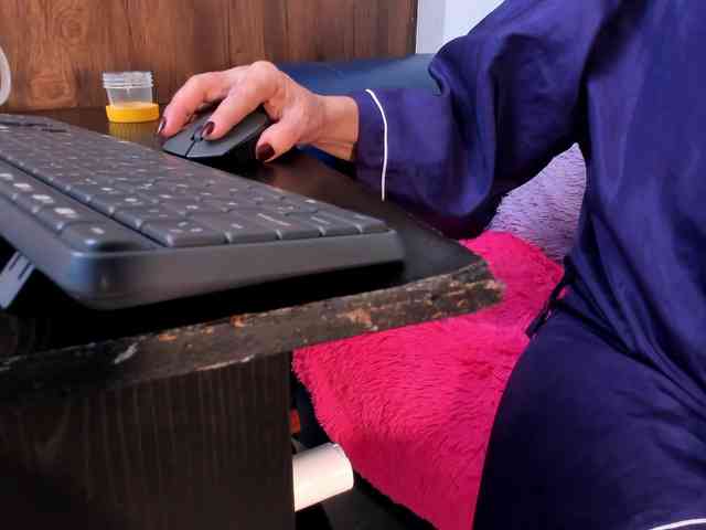 Skinny-Mature webcam