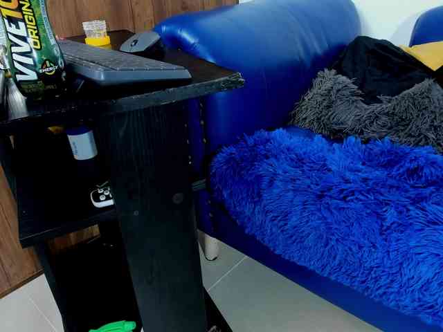 Skinny-Mature webcam