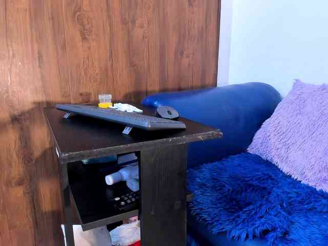 Skinny-Mature webcam