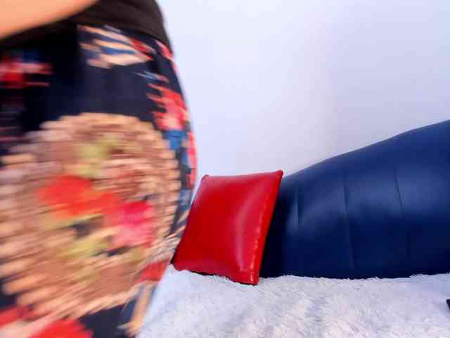 Skinny-Mature Live Webcam on BongaCams