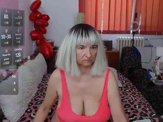 Модель: MilfDolores