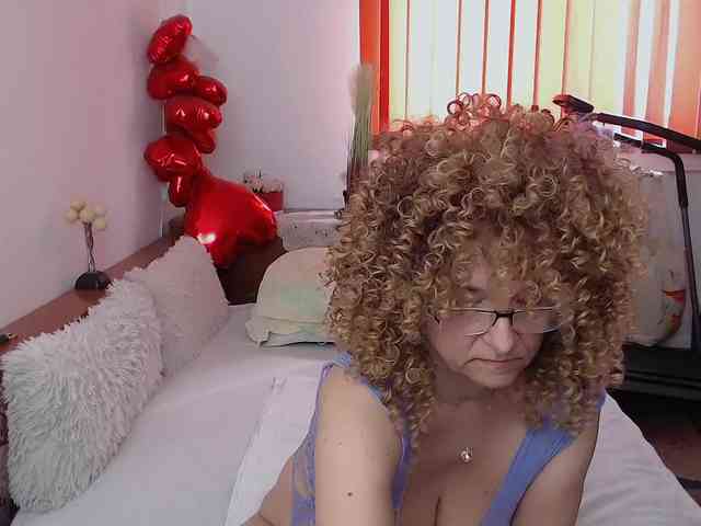 MilfDolores webcam