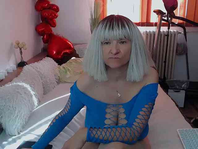 MilfDolores Live Webcam on BongaCams