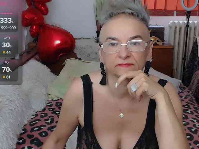 MilfDolores webcam