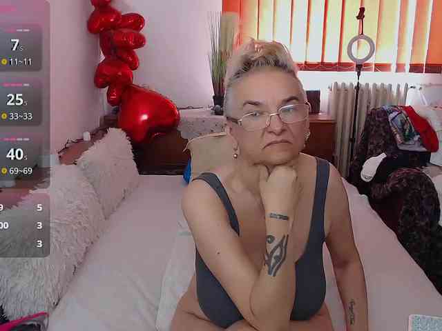 MilfDolores webcam