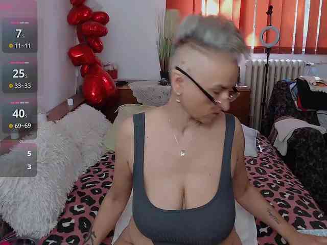 MilfDolores webcam