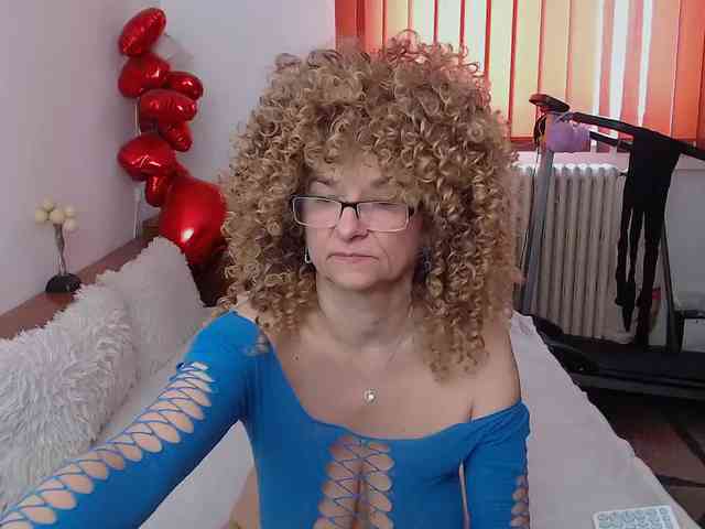MilfDolores webcam