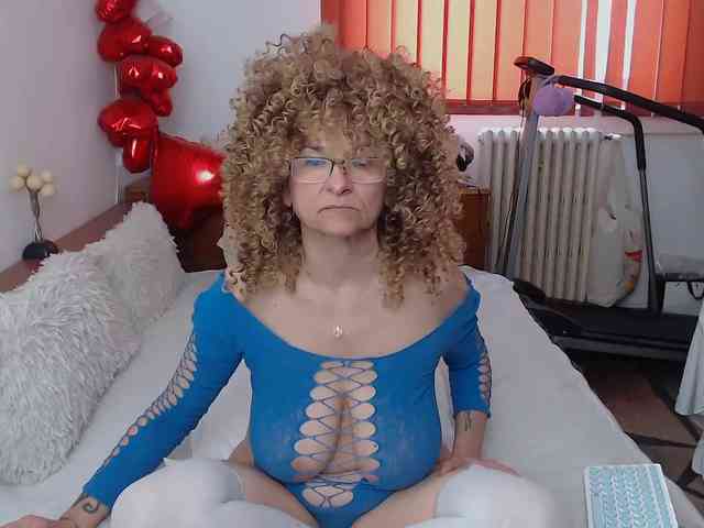 MilfDolores webcam