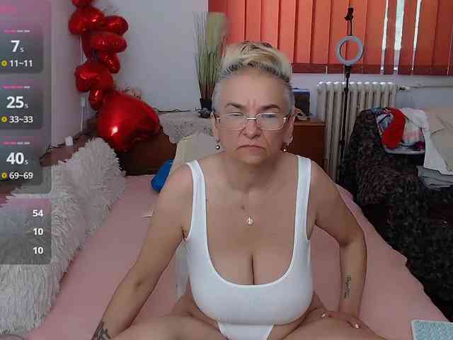 MilfDolores webcam