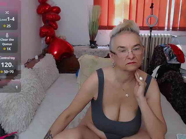 real web cam show MilfDolores