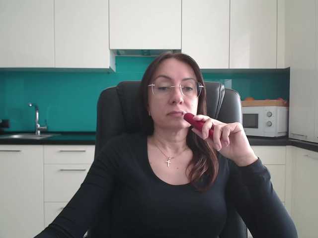 dulcesiomar8's BongaCams show and profile