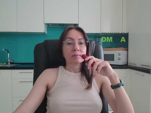 dulcesiomar8's BongaCams show and profile