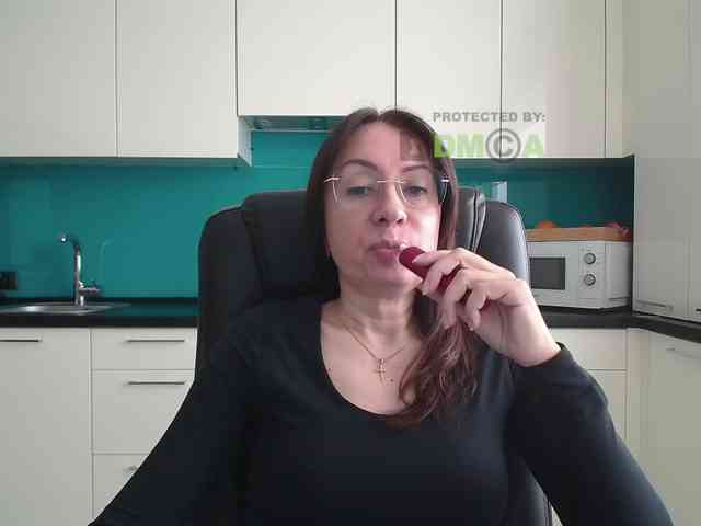 dulcesiomar8 Live Webcam on BongaCams