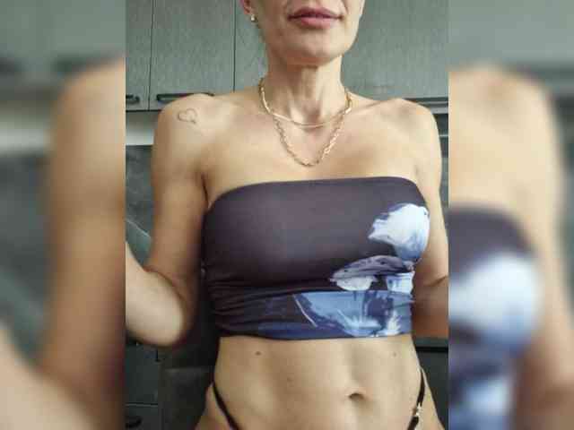 FoxxyAna webcam