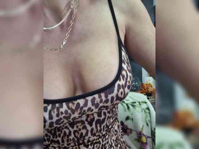 FoxxyAna webcam