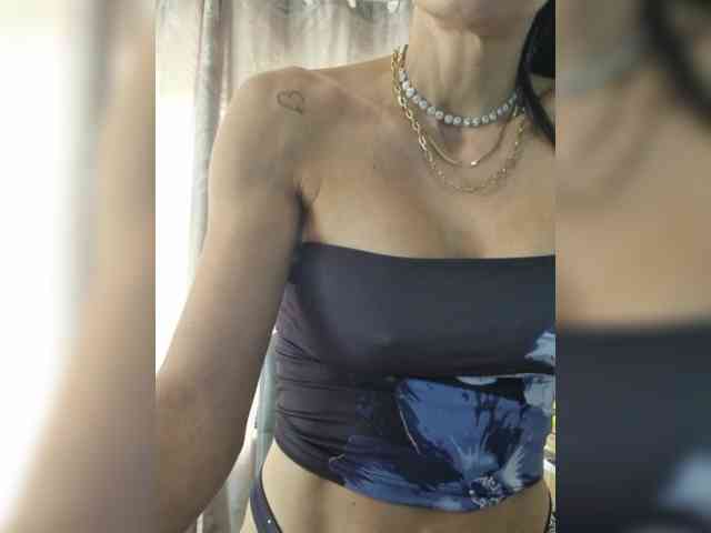 FoxxyAna webcam