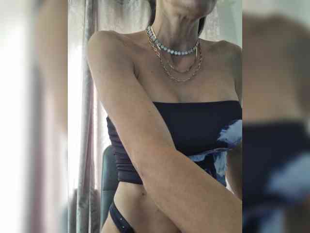 FoxxyAna webcam