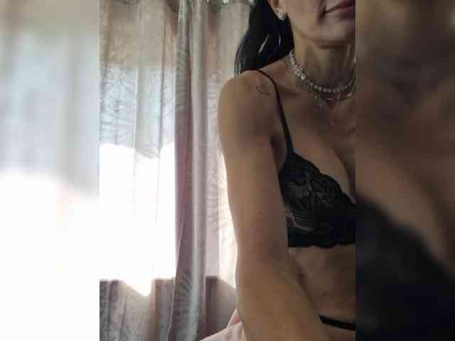 FoxxyAna webcam