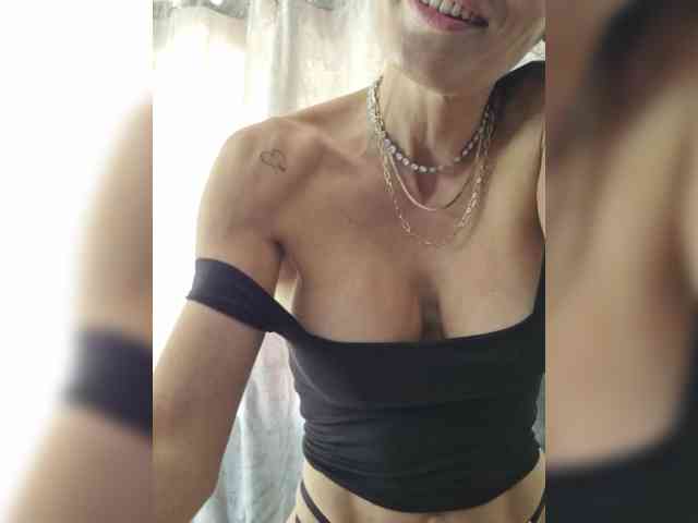 FoxxyAna webcam