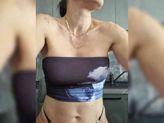 FoxxyAna webcam