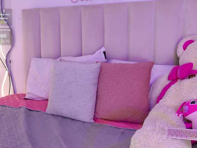 ZoeCamils's BongaCams show and profile