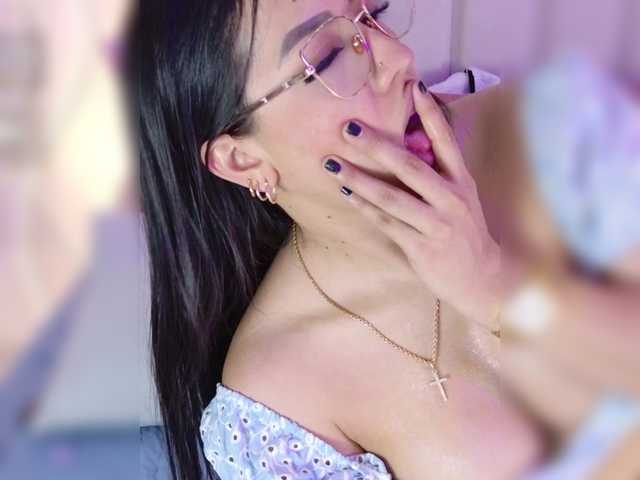 ZoeCamils's BongaCams show and profile