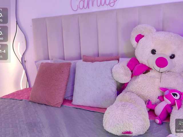 ZoeCamils live cam profile