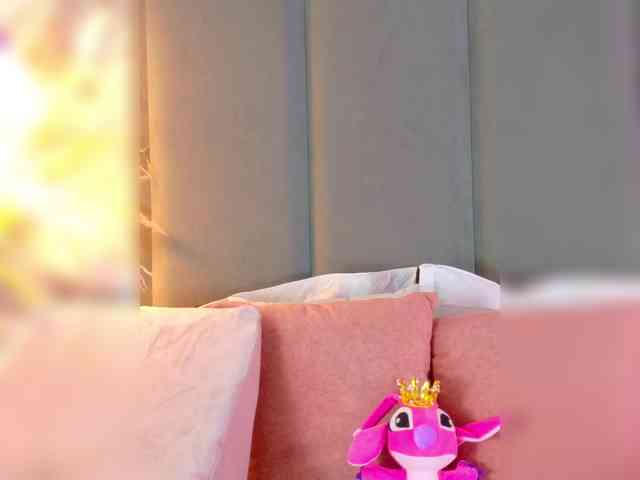 ZoeCamils webcam