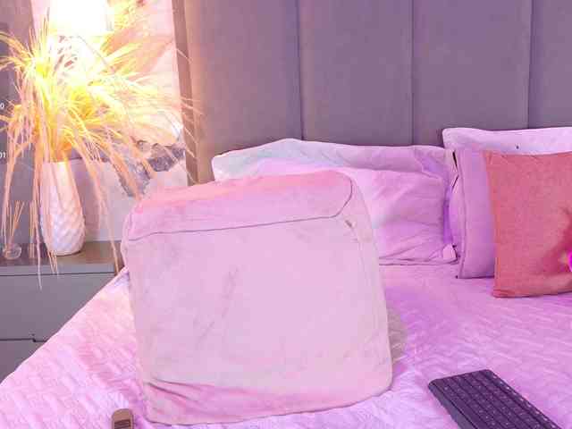 ZoeCamils webcam
