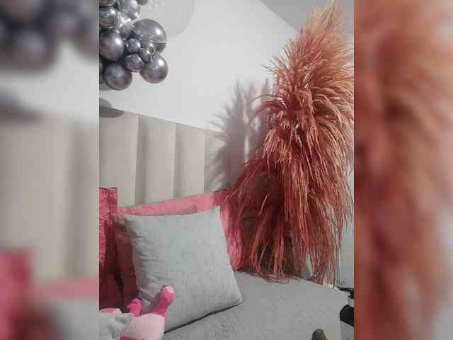 ZoeCamils webcam