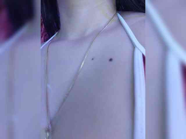 ZoeCamils Live Webcam on BongaCams