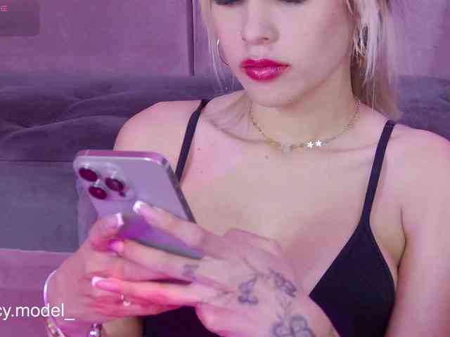 LucyRouse webcam