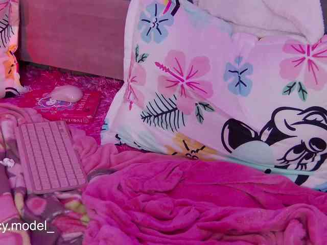 LucyRouse webcam