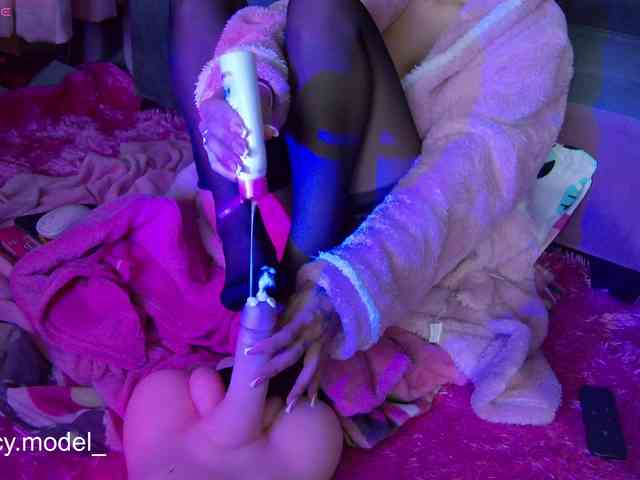 LucyRouse webcam