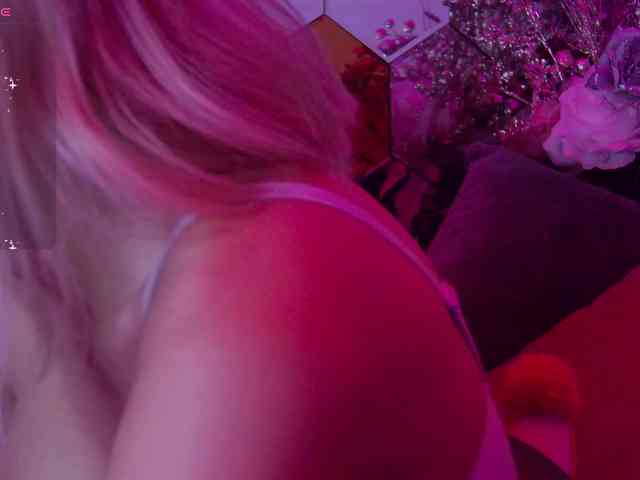 LucyRouse webcam