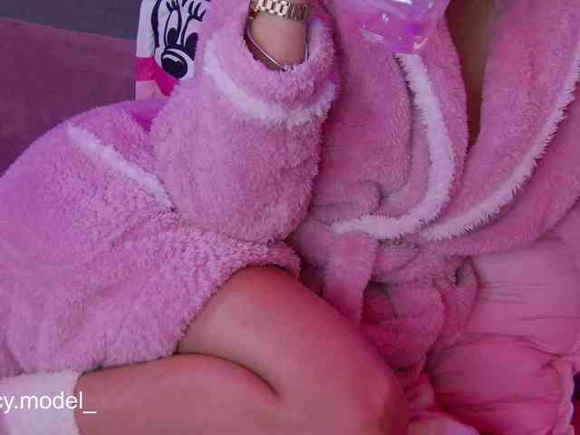LucyRouse webcam