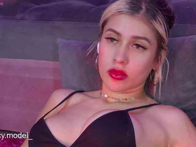 LucyRouse webcam