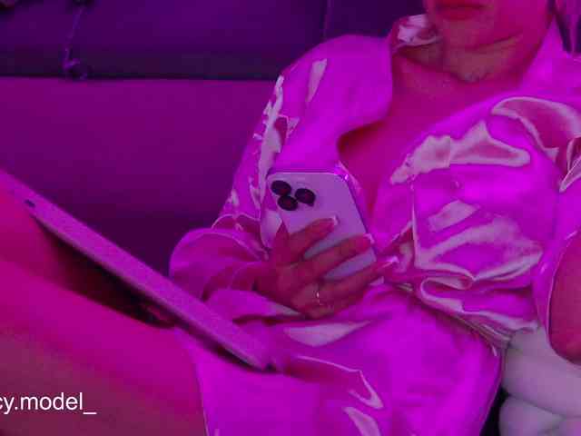 LucyRouse webcam