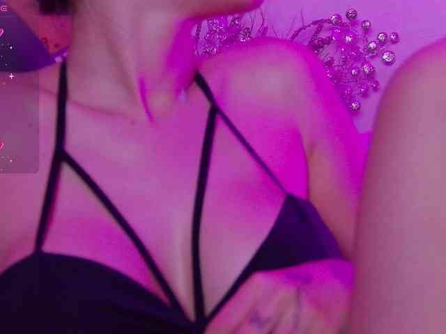 LucyRouse webcam