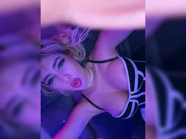 LucyRouse webcam