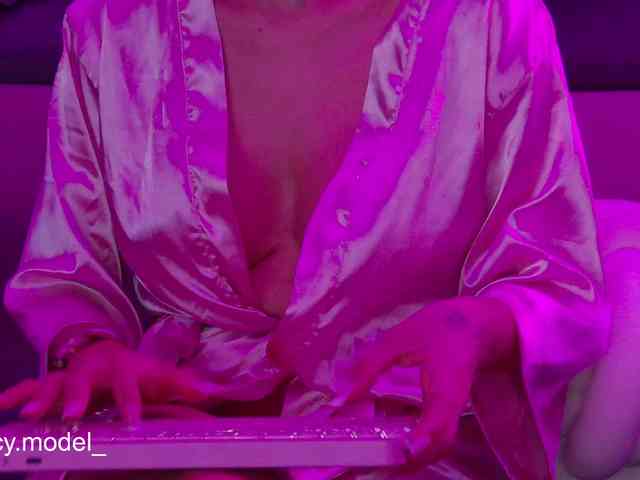 LucyRouse webcam