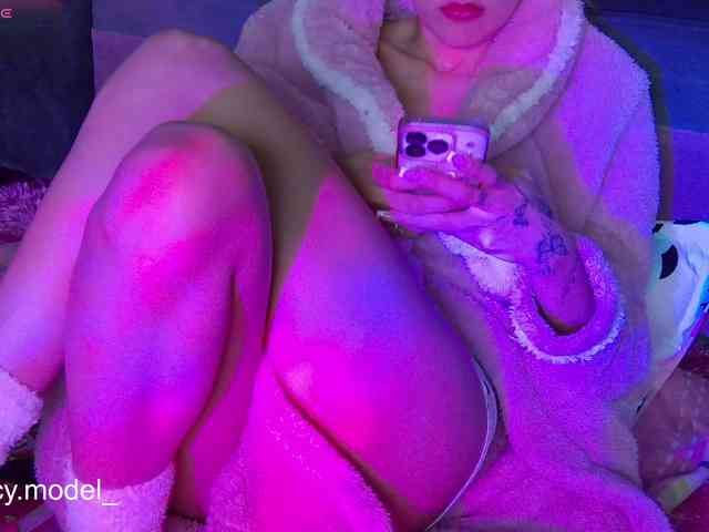 LucyRouse webcam