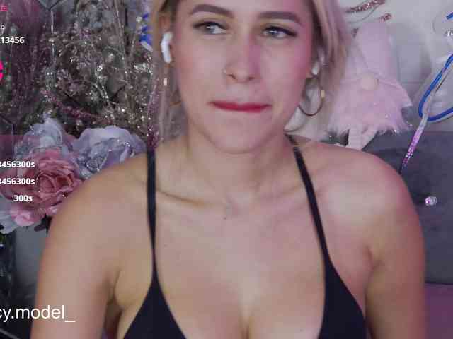 LucyRouse webcam