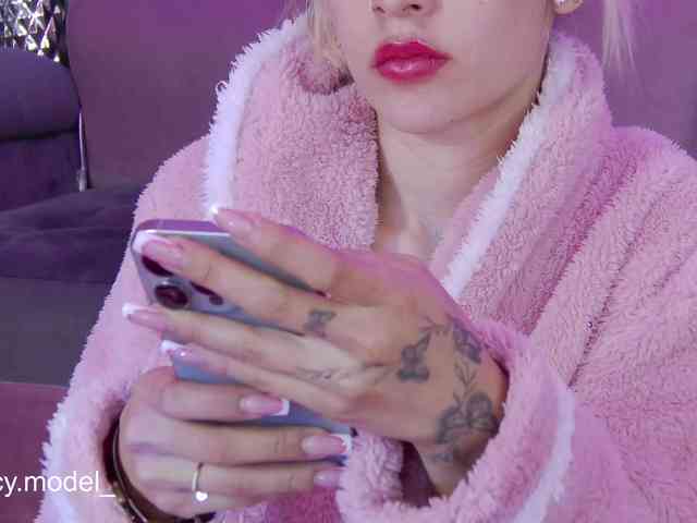 LucyRouse webcam