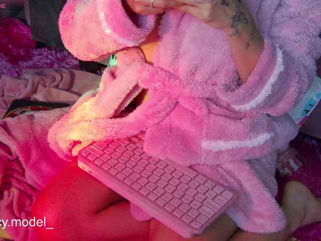 LucyRouse webcam