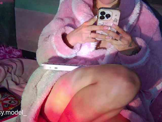 LucyRouse webcam