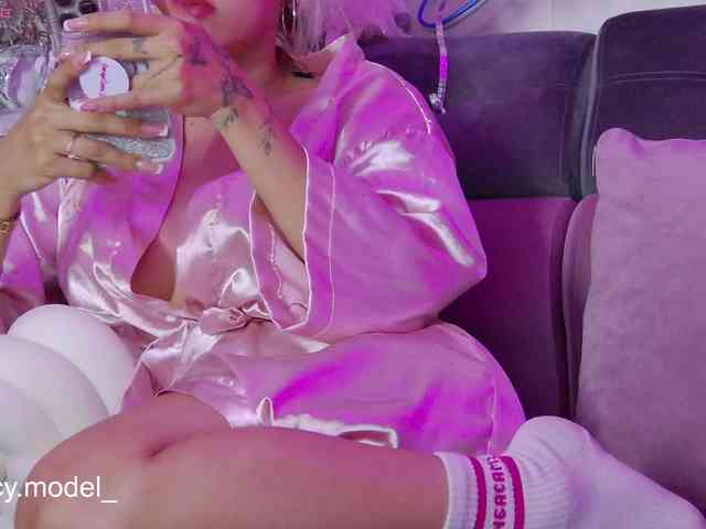 LucyRouse webcam