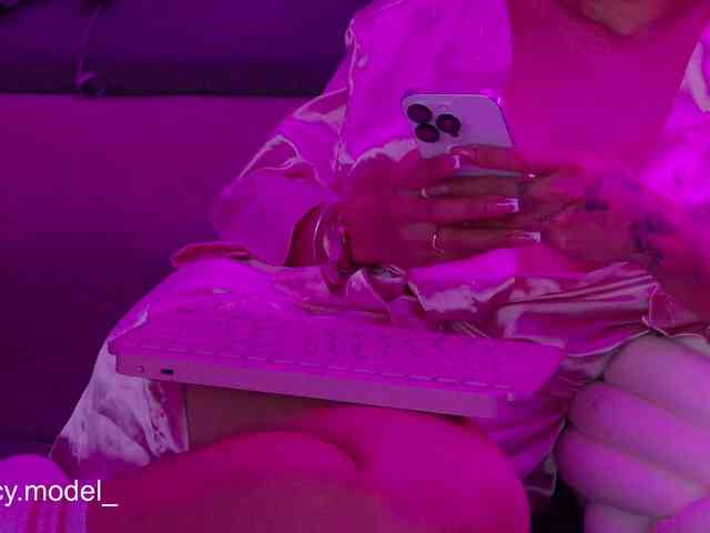 LucyRouse webcam